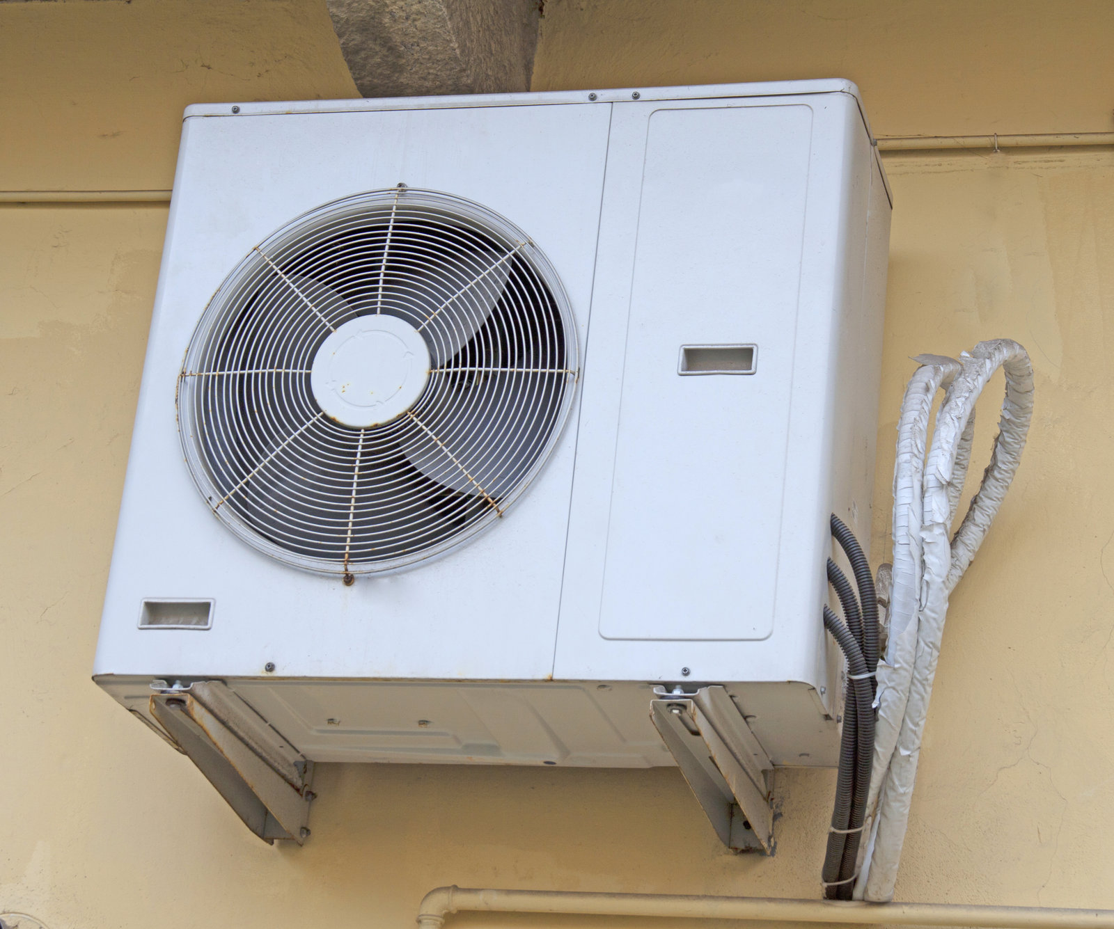 How to Give Your Air Conditioner a Refreshing Clean