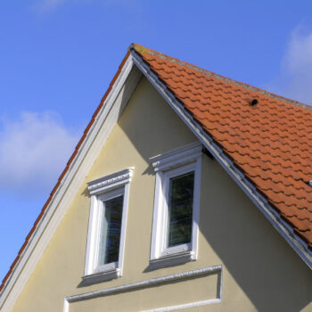 A Step-by-Step Guide to Replacing a Broken Roof Tile